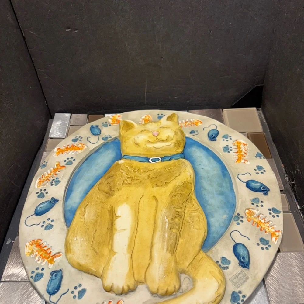 Vintage Evergreen tabby cat pottery plate